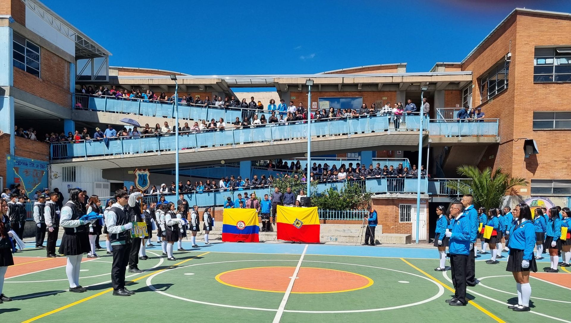 Estudiantes participando en actividades académicas